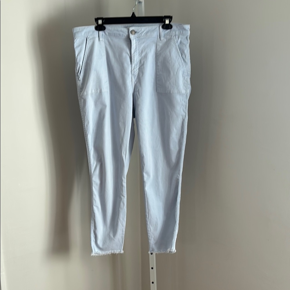 LOFT Light Blue Raw Hem Curvy Skinny Cropped Jeans Size 32/14 Lightweight Denim